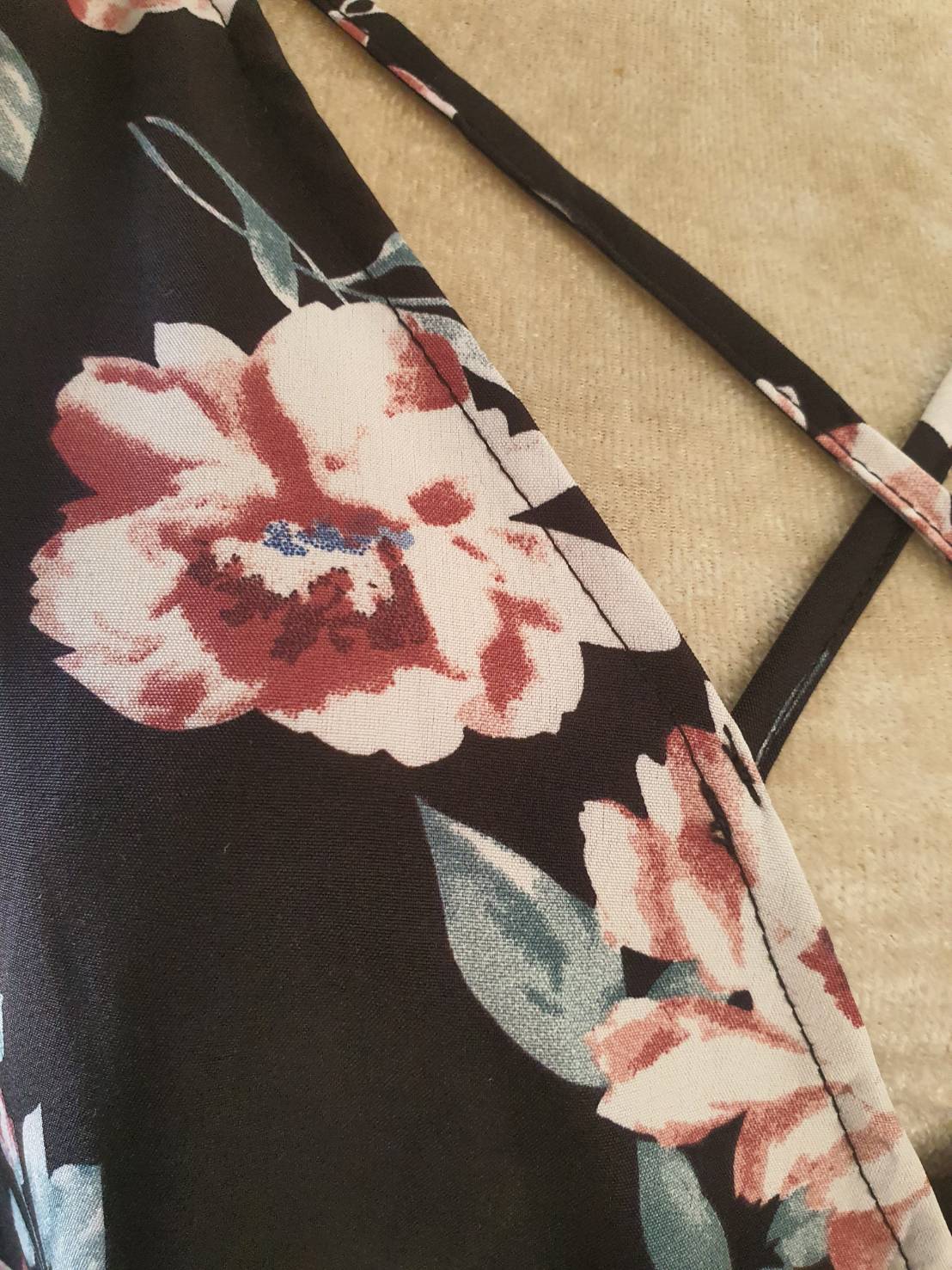 FF05810 เสื้อผ้าชีฟอง มือสอง สีดำลายดอกไม้ แบรนด์ อก 42 นิ้ว