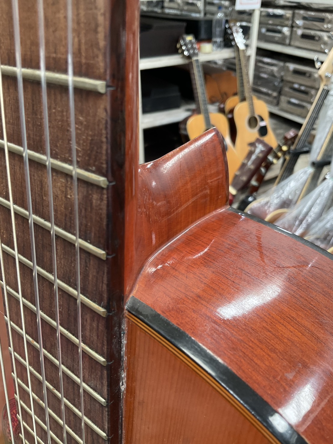 กีต้าร์คลาสสิค ยี่ห้อตามภาพ