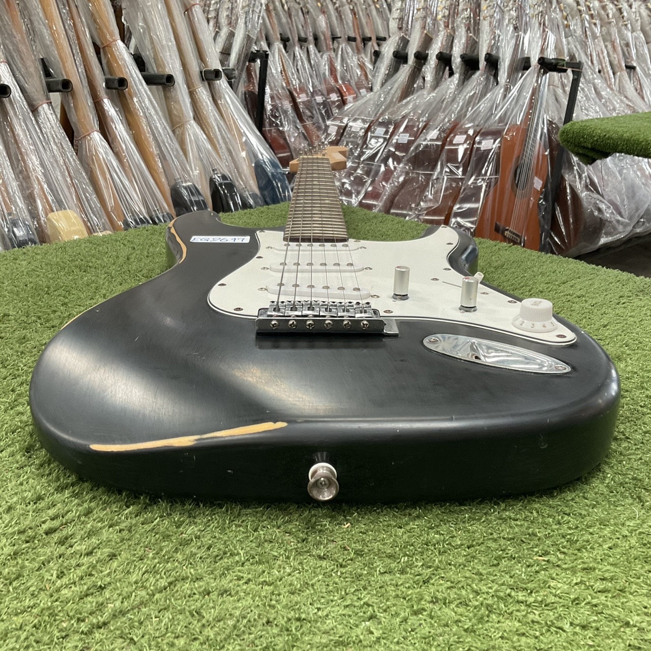 กีต้าร์ไฟฟ้า ยี่ห้อตามภาพ