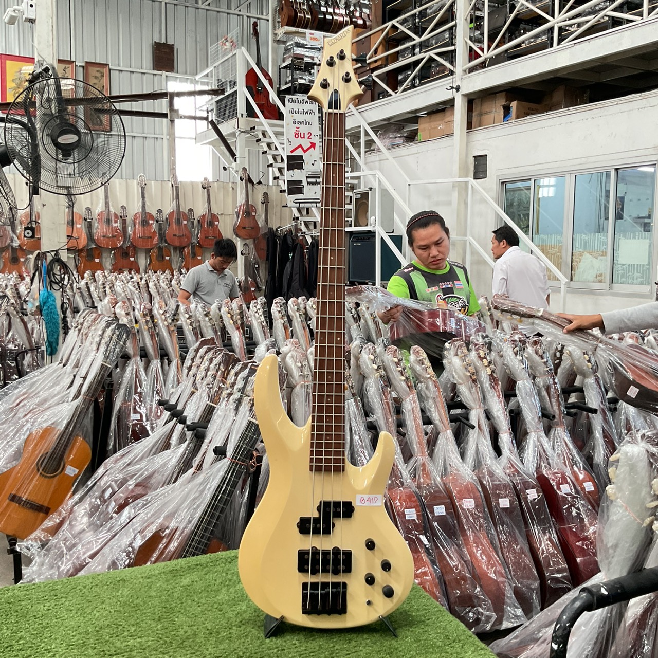 กีต้าร์เบส EDWARDS