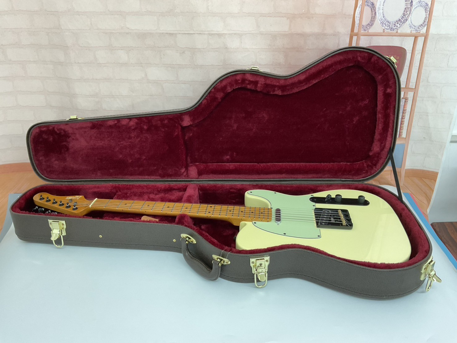 กล่องเคสกีต้าร์ไฟฟ้า (ใส่ได้ทุกทรง SD,LP,TL,SG) สีน้ำตาล