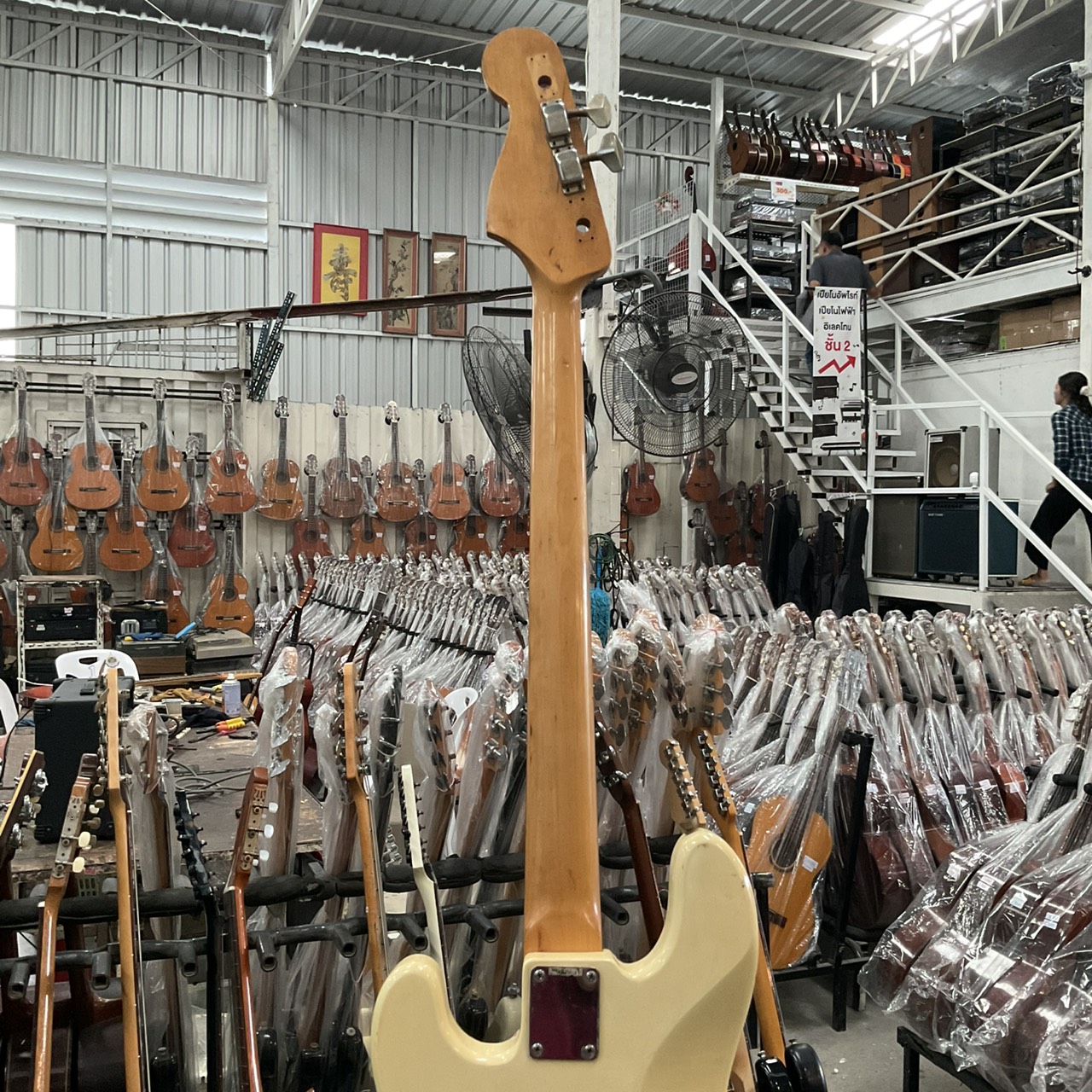 กีต้าร์เบส Birth สินค้าไม่พร้อมใช้งาน (ต้องซ่อม)