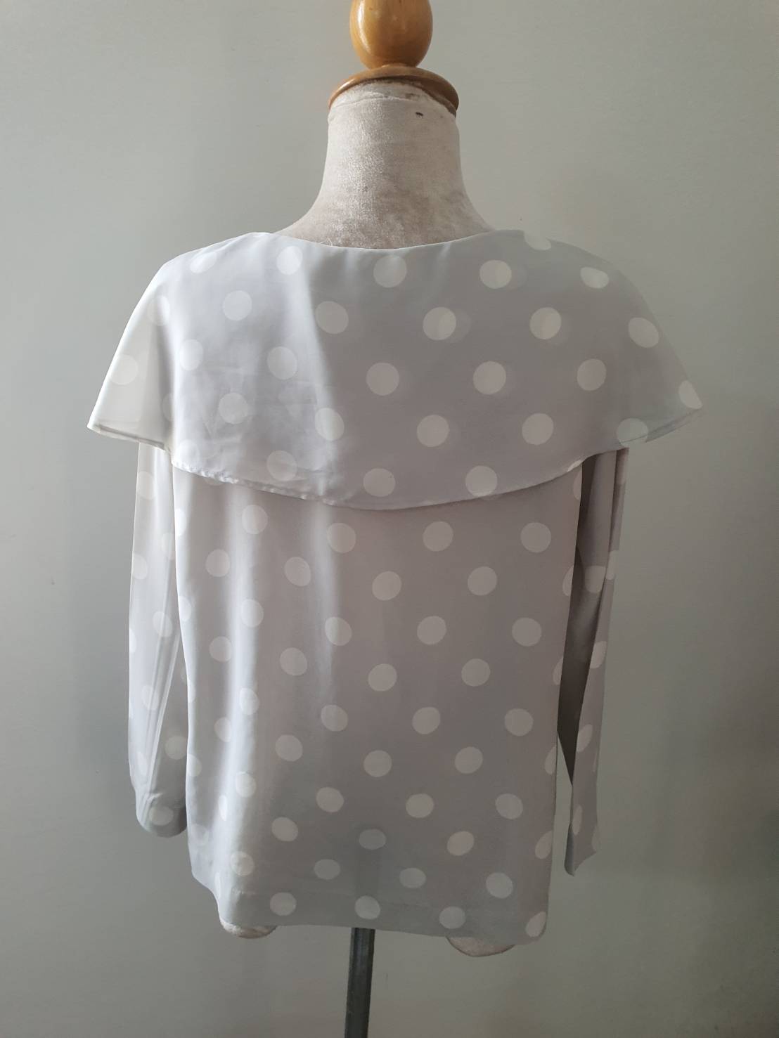 FF06477 เสื้อผ้ามือสอง ชีฟอง สีเทาลาย อก 38 นิ้ว