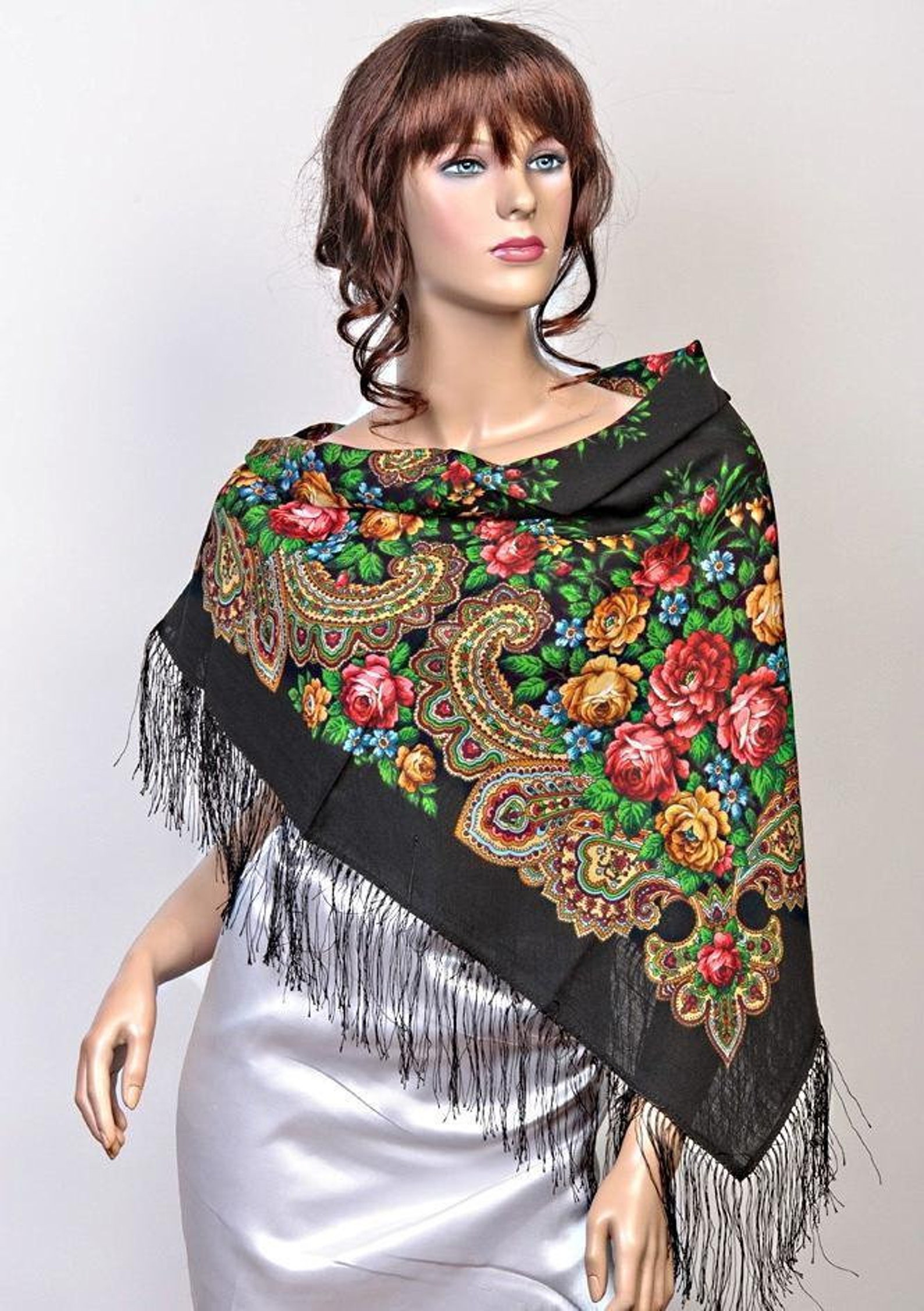 ผ้าพันคอ/คลุมไหล่ขนสัตว์รัสเซียแท้พิมพ์ลาย (100% Wool Shawls) : From Russia With Love 89 x 89 cm.