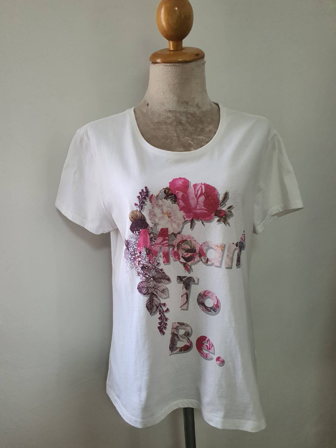 FF06297 เสื้อผ้ามือสอง สีขาว แบรนด์ AIIZ อก 36 นิ้ว