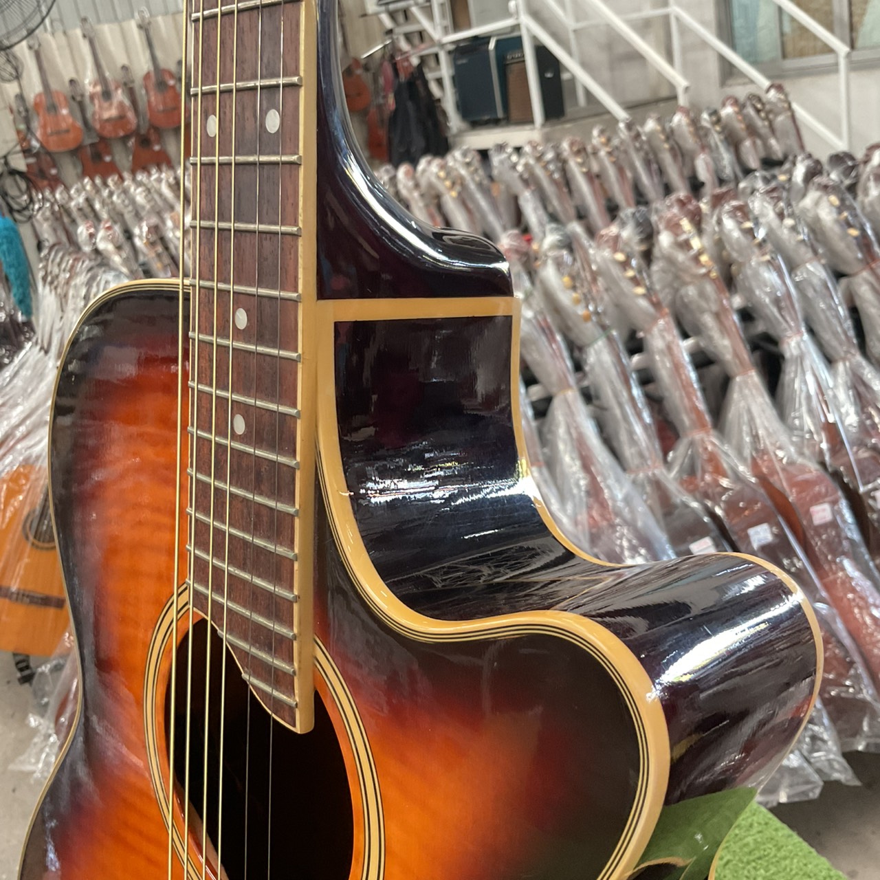 กีต้าร์โปร่งไฟฟ้า K-Garage : EA-500BRB