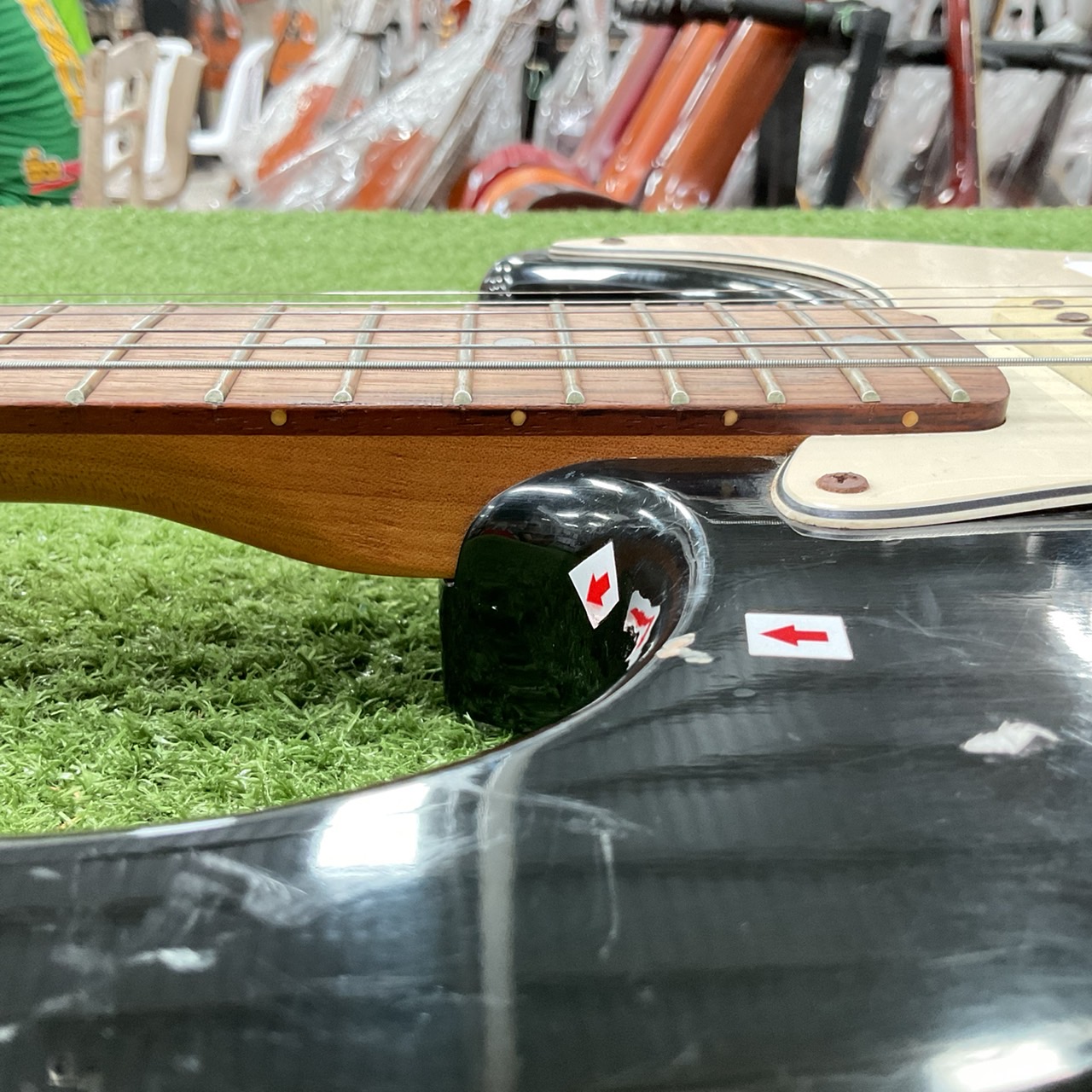 กีต้าร์ไฟฟ้า Maison