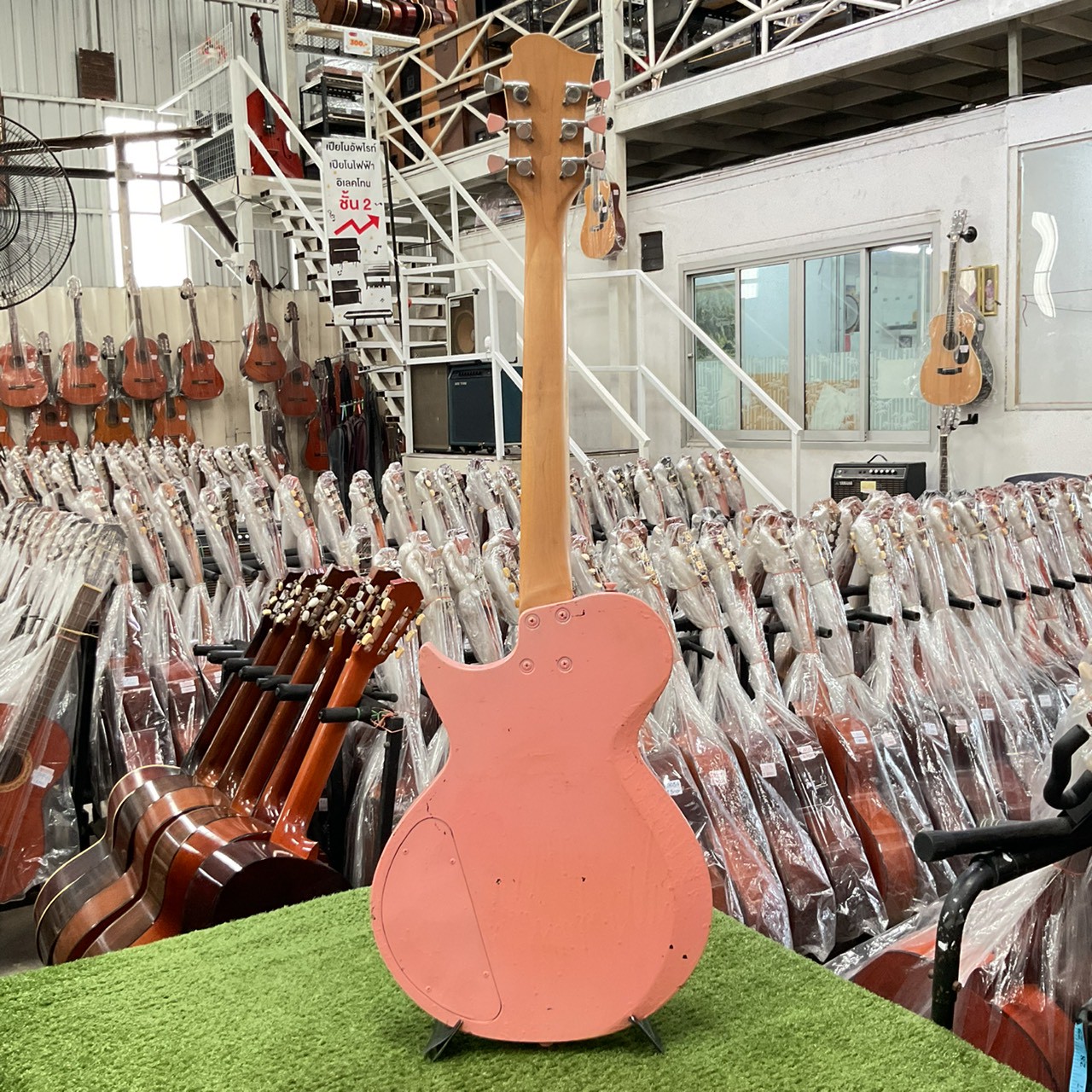 กีต้าร์ไฟฟ้า Burny