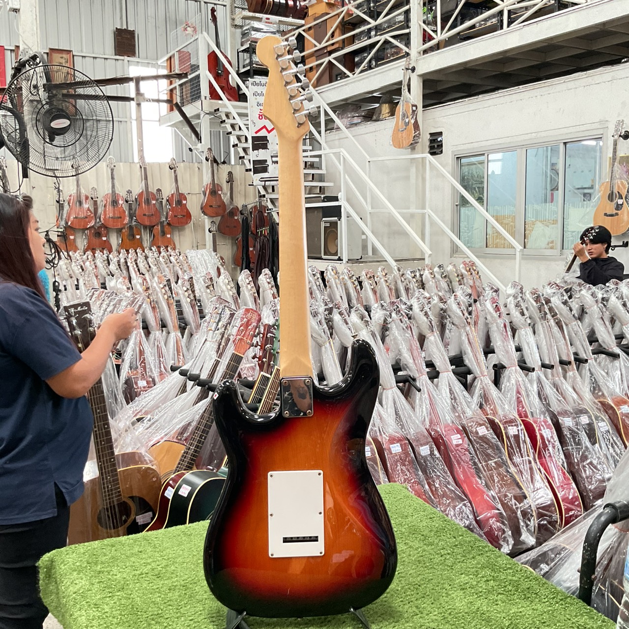 กีต้าร์ไฟฟ้า BUSKER'S