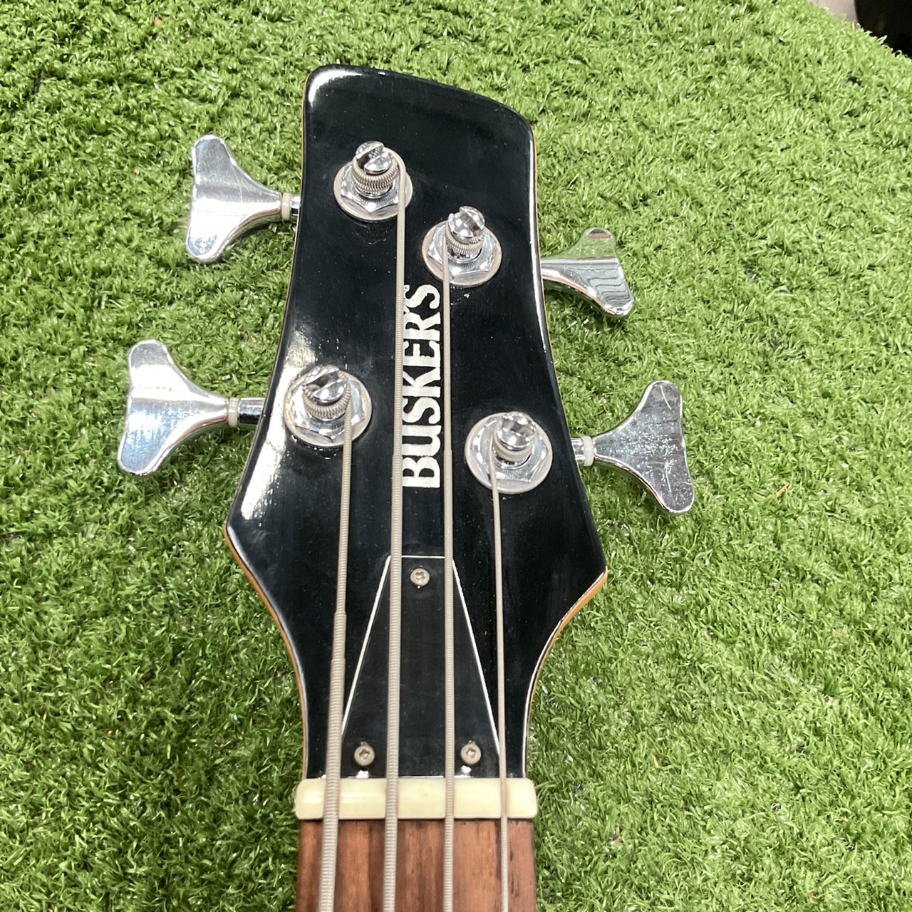 กีต้าร์เบส BUSKER'S