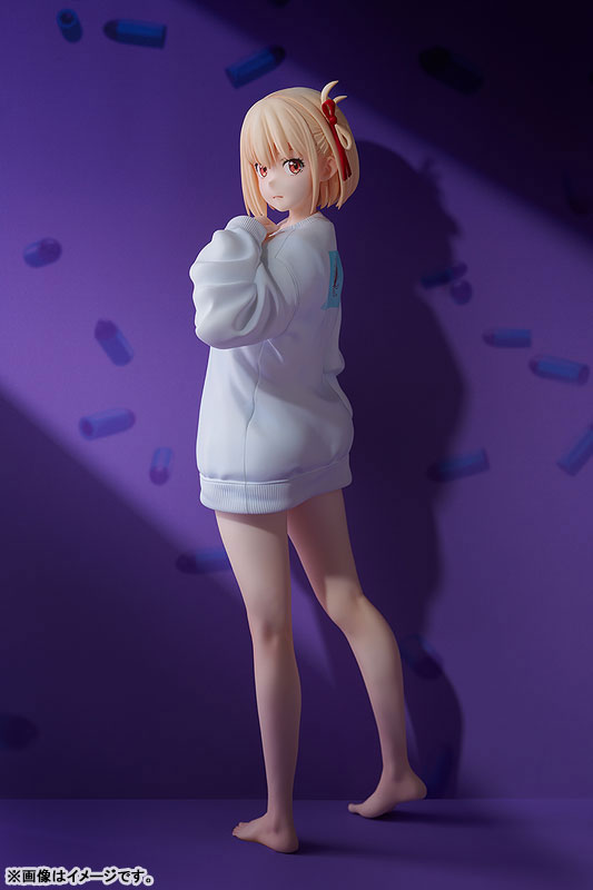 Lycoris Recoil Chisato Nishikigi: Oversized Sweatshirt Ver. 1/7 Complete Figure(Pre-order)