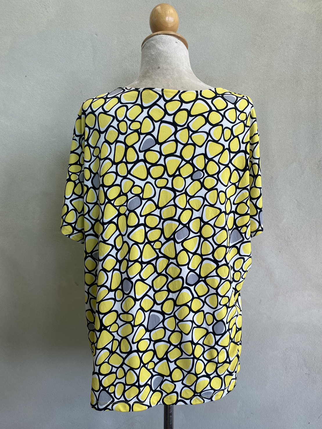 FF04741 เสื้อผ้ามือสอง สีเหลือง แบรนด์ Ruby rd. อก 52-58 นิ้ว