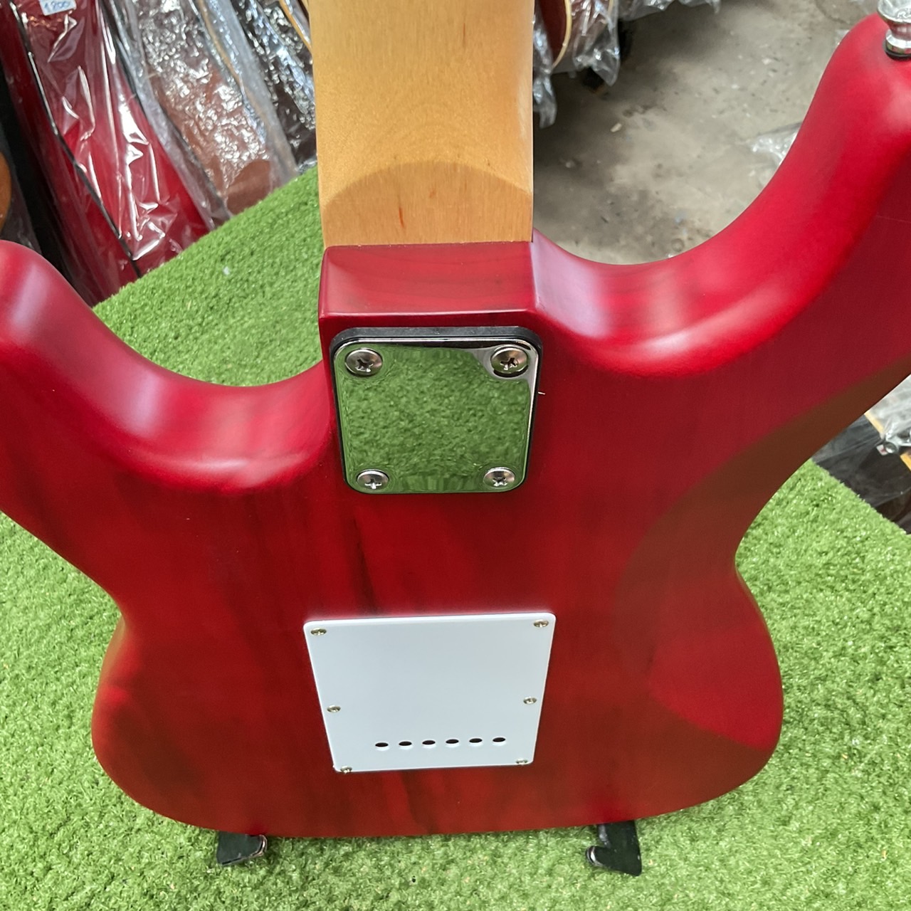 กีต้าร์ไฟฟ้า GION