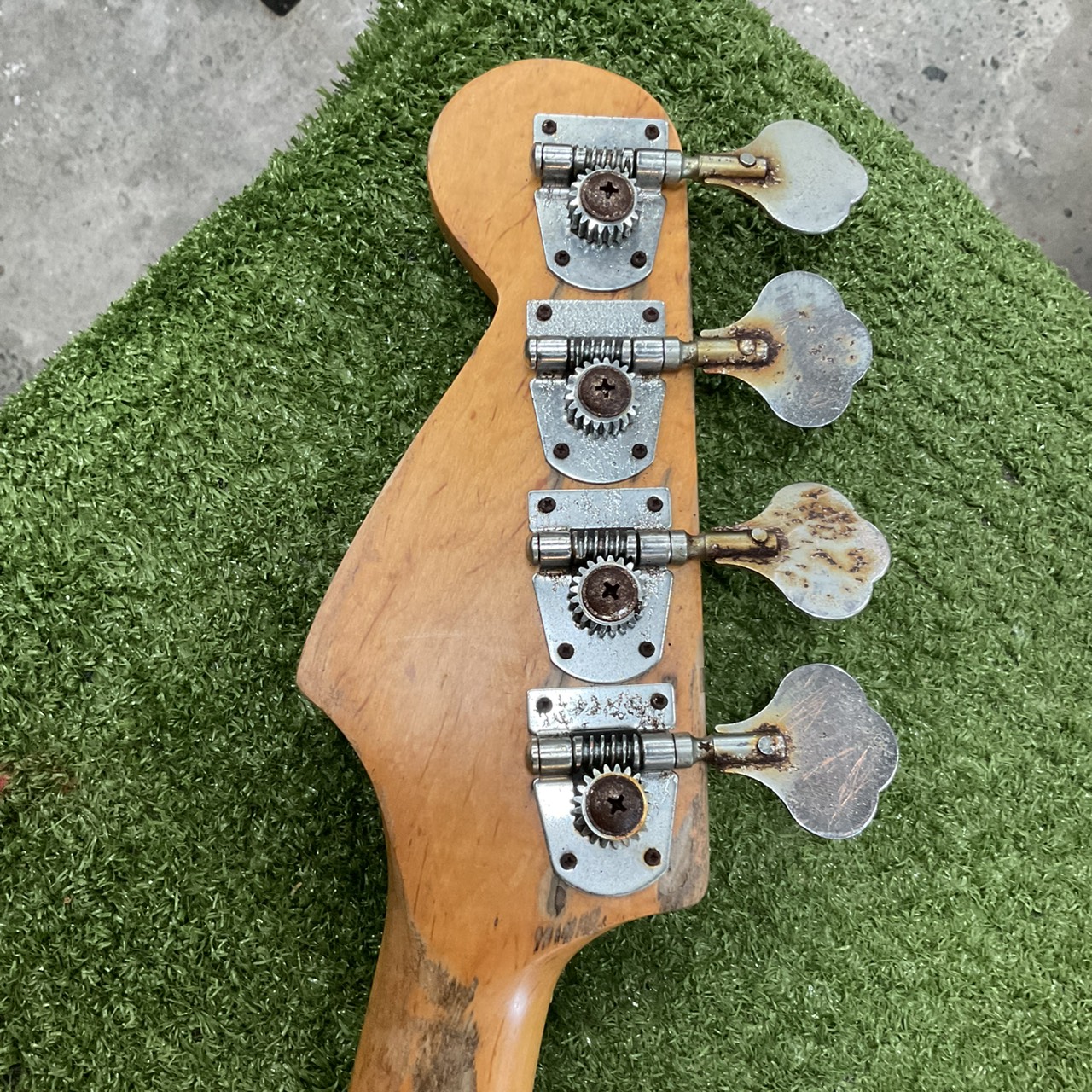 กีต้าร์เบส JAGARD