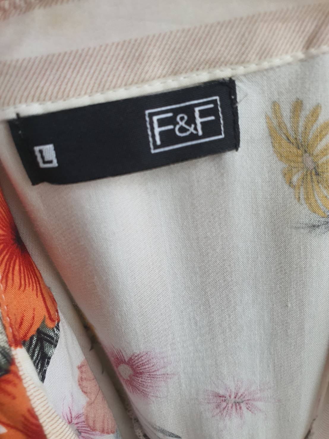 FF06118 เสื้อเชิ้ตแฟชั่น สีขาวลายครีม แบรนด์ F&F อก 42 นิ้ว