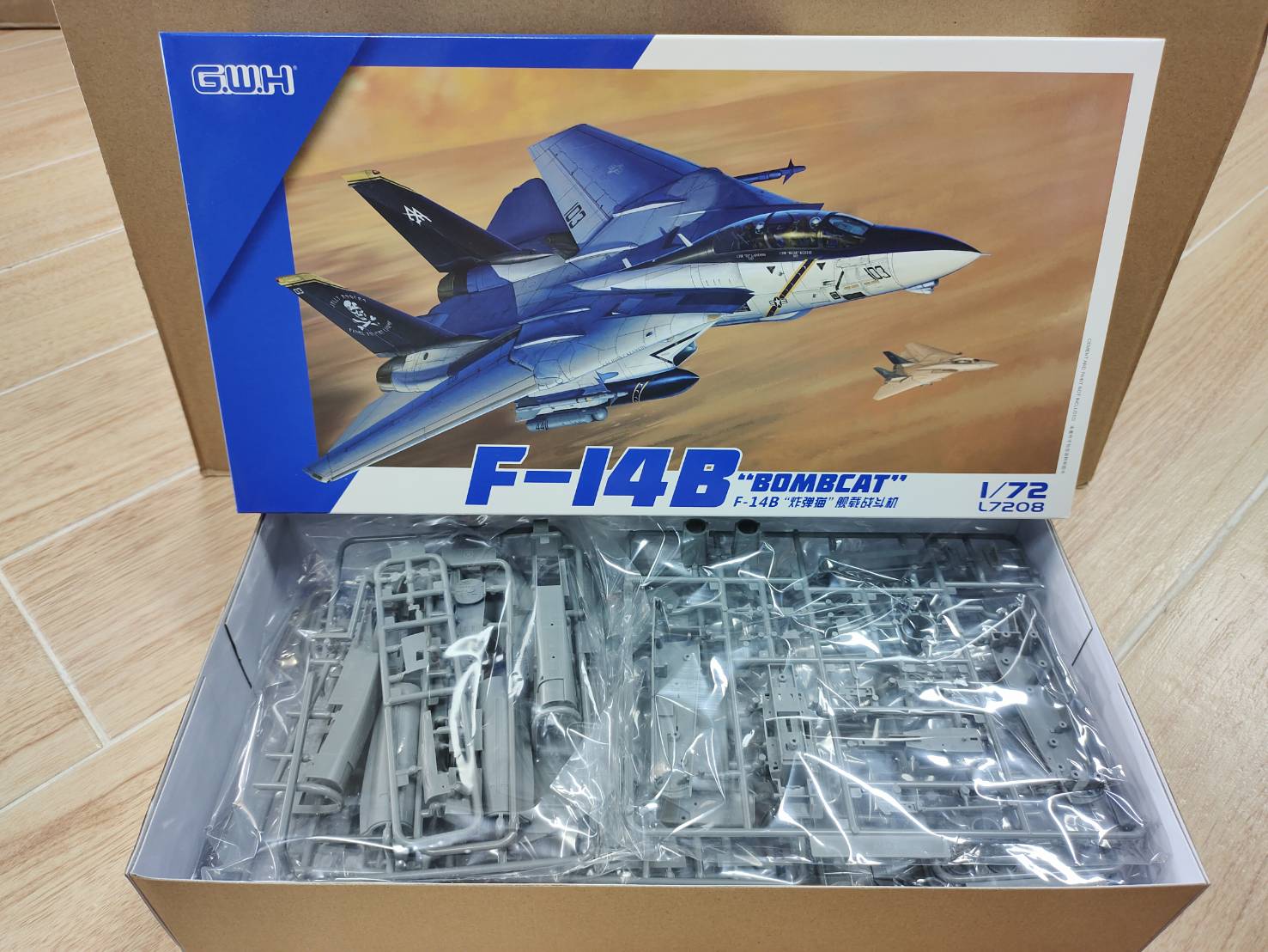 โมเดลเครื่องบิน Great Wall Hobby 1/72 L7208 F-14B Bombcat