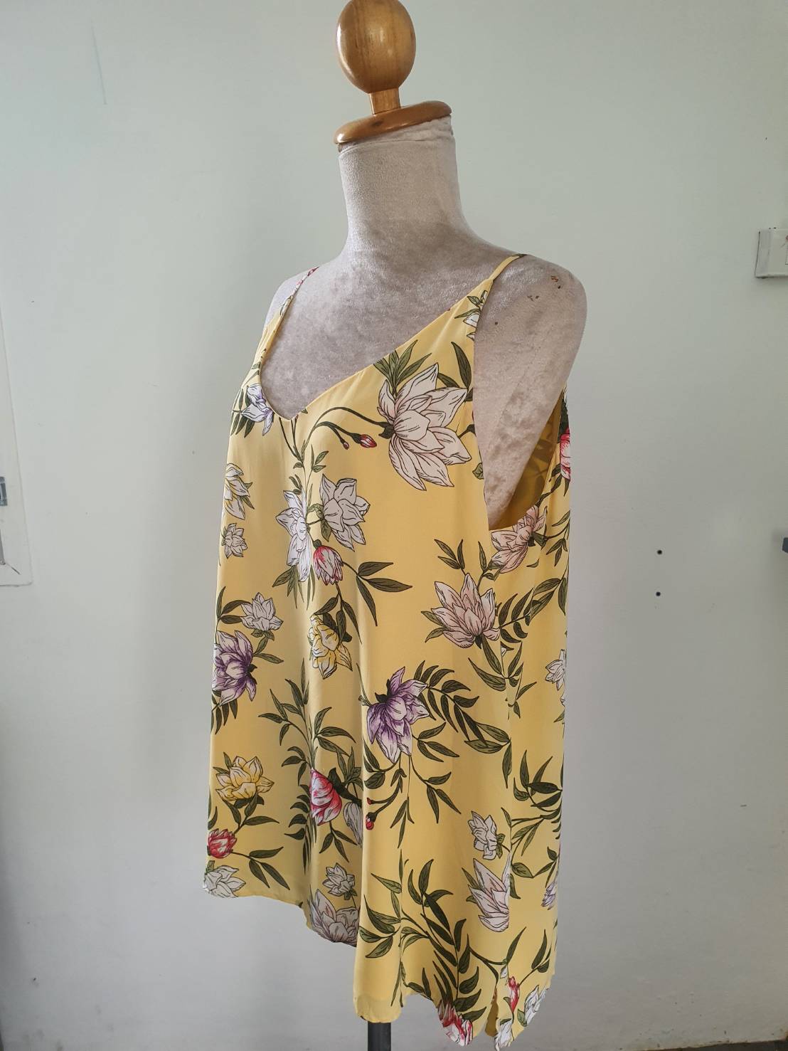 FF05635 เสื้อแฟชั่น เหลือง สายเดี่ยวชีฟอง มือสอง