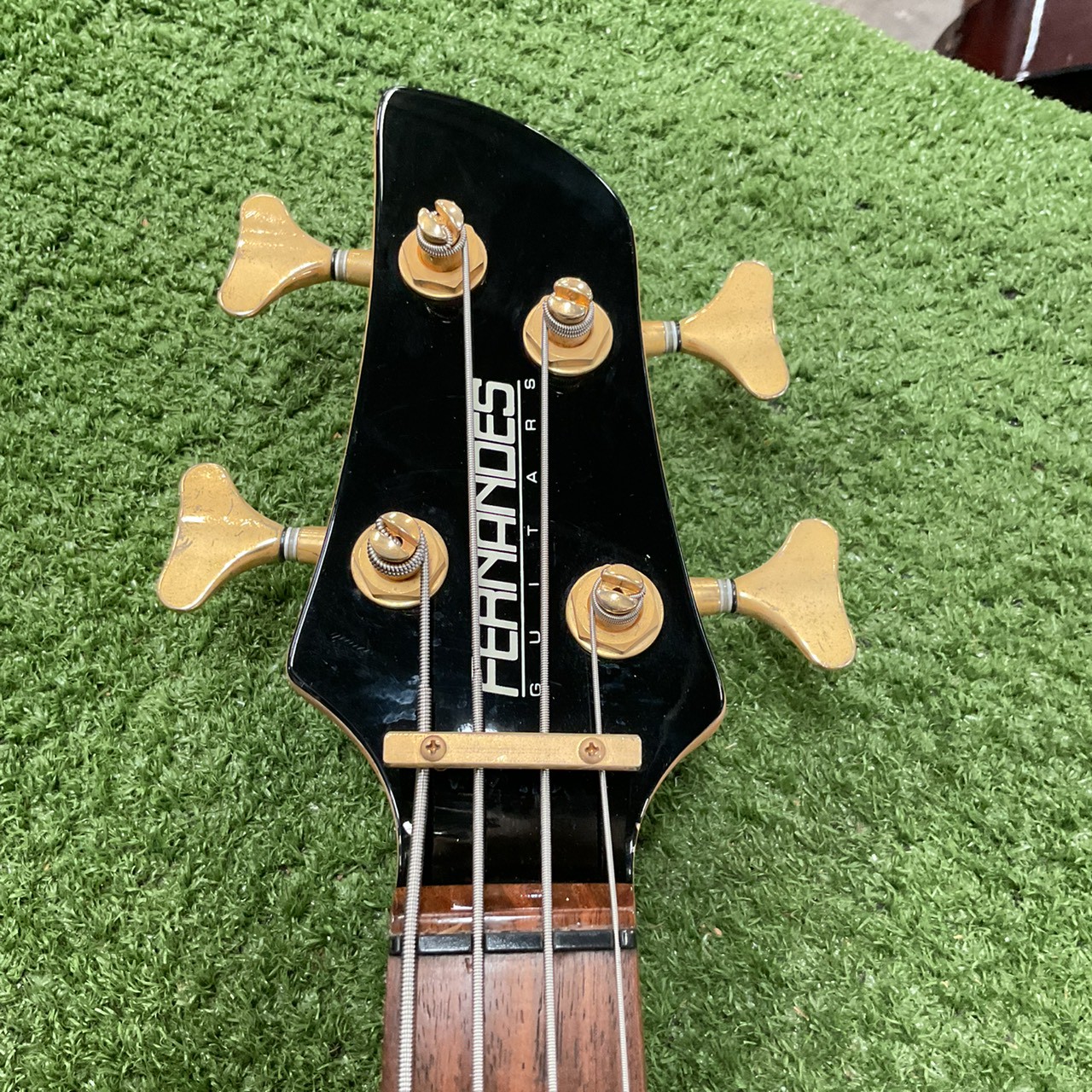 กีต้าร์เบส FERNANDES