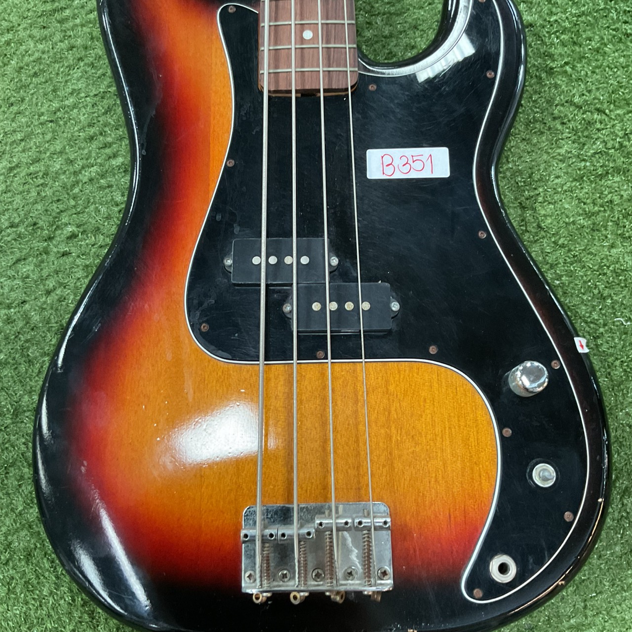 กีต้าร์เบส HOLLY : SPLENDOR