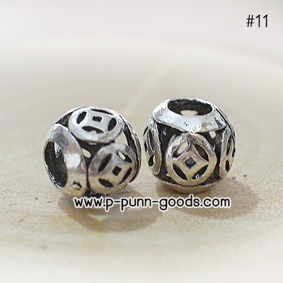 ลูกปัดฉลุลาย 11x9 มม. สีเงินโบราณ **กรุณาเลือกลายด้านใน**