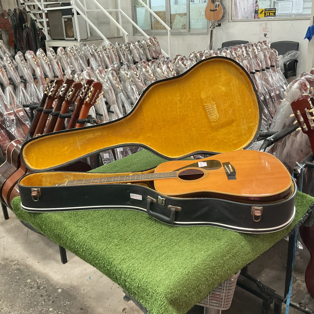 กล่องเคสกีต้าร์โปร่ง