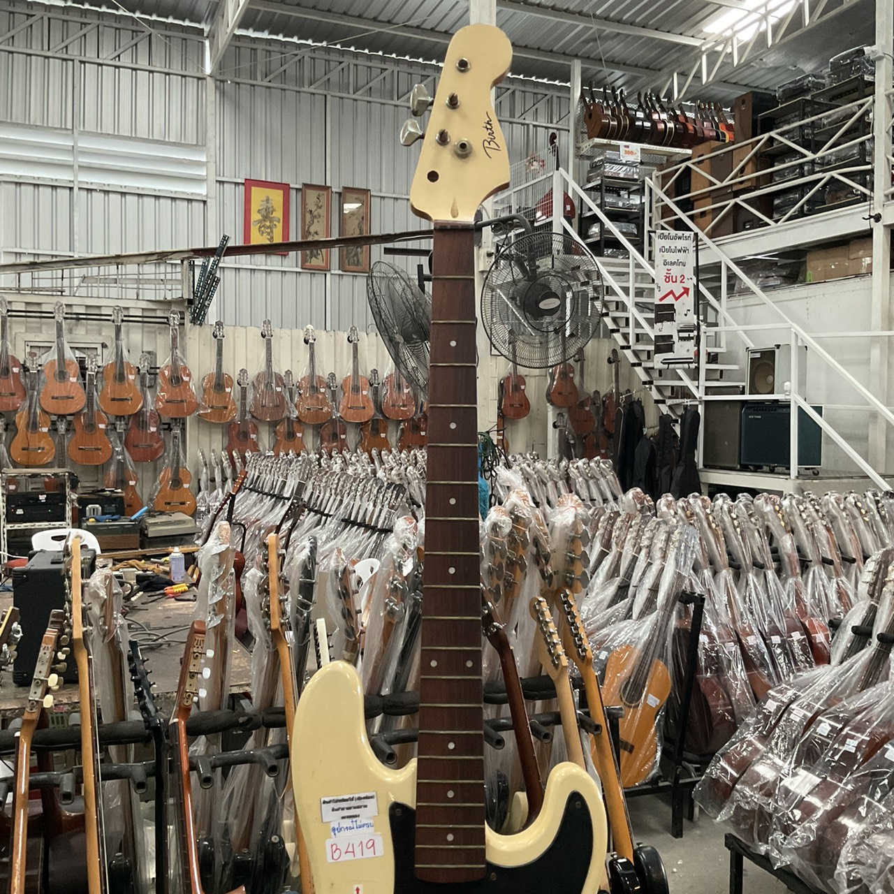 กีต้าร์เบส Birth สินค้าไม่พร้อมใช้งาน (ต้องซ่อม)