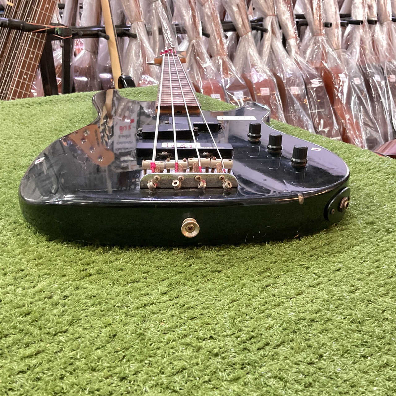 กีต้าร์เบส FERNANDES