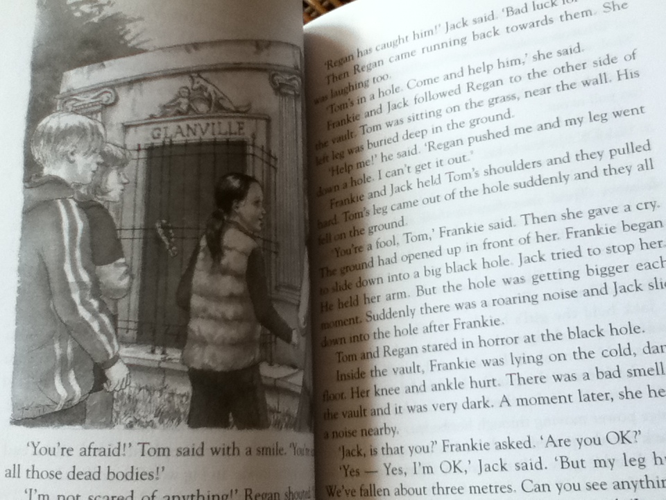 UNQUIET GRAVES/ Allan Frewin Jones