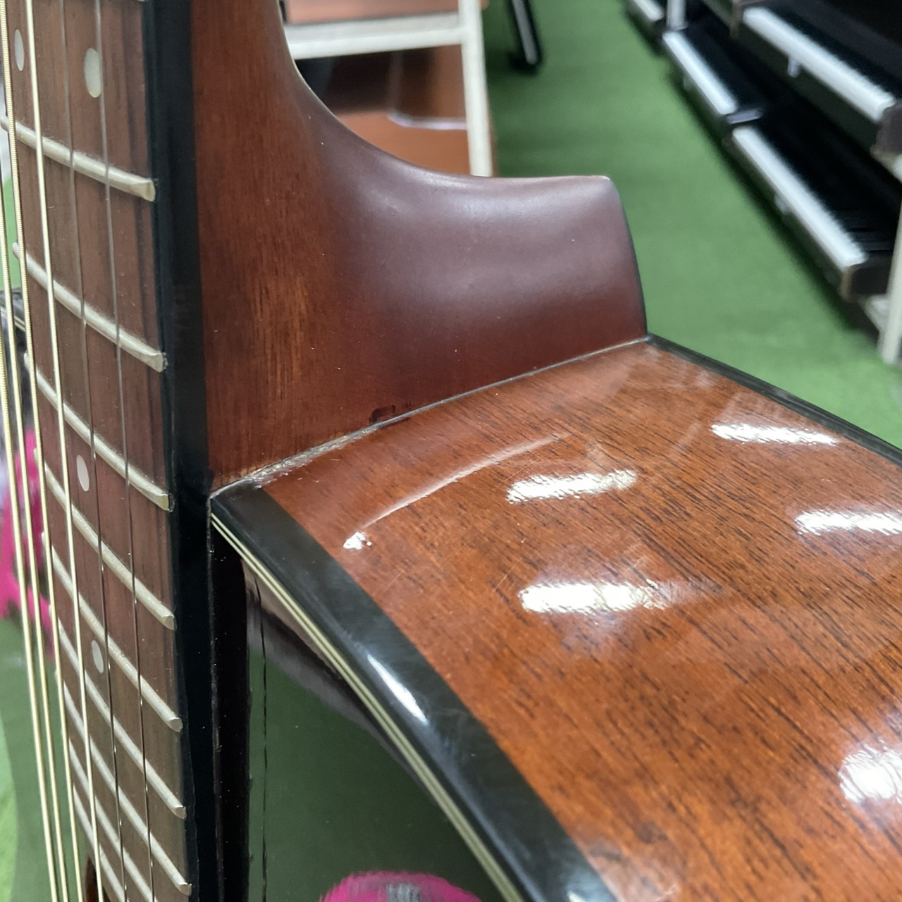 กีต้าร์โปร่ง Morris : MF-208