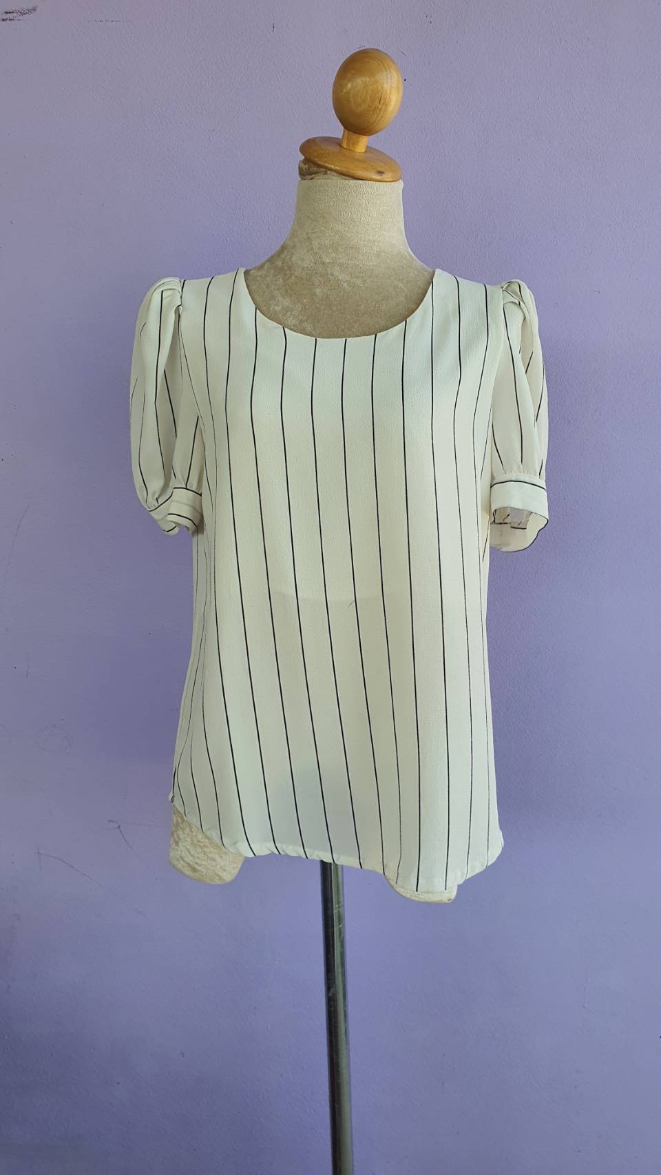 FF02800 เสื้อผ้ามือสอง สีขาวลายทาง อก 36 นิ้ว