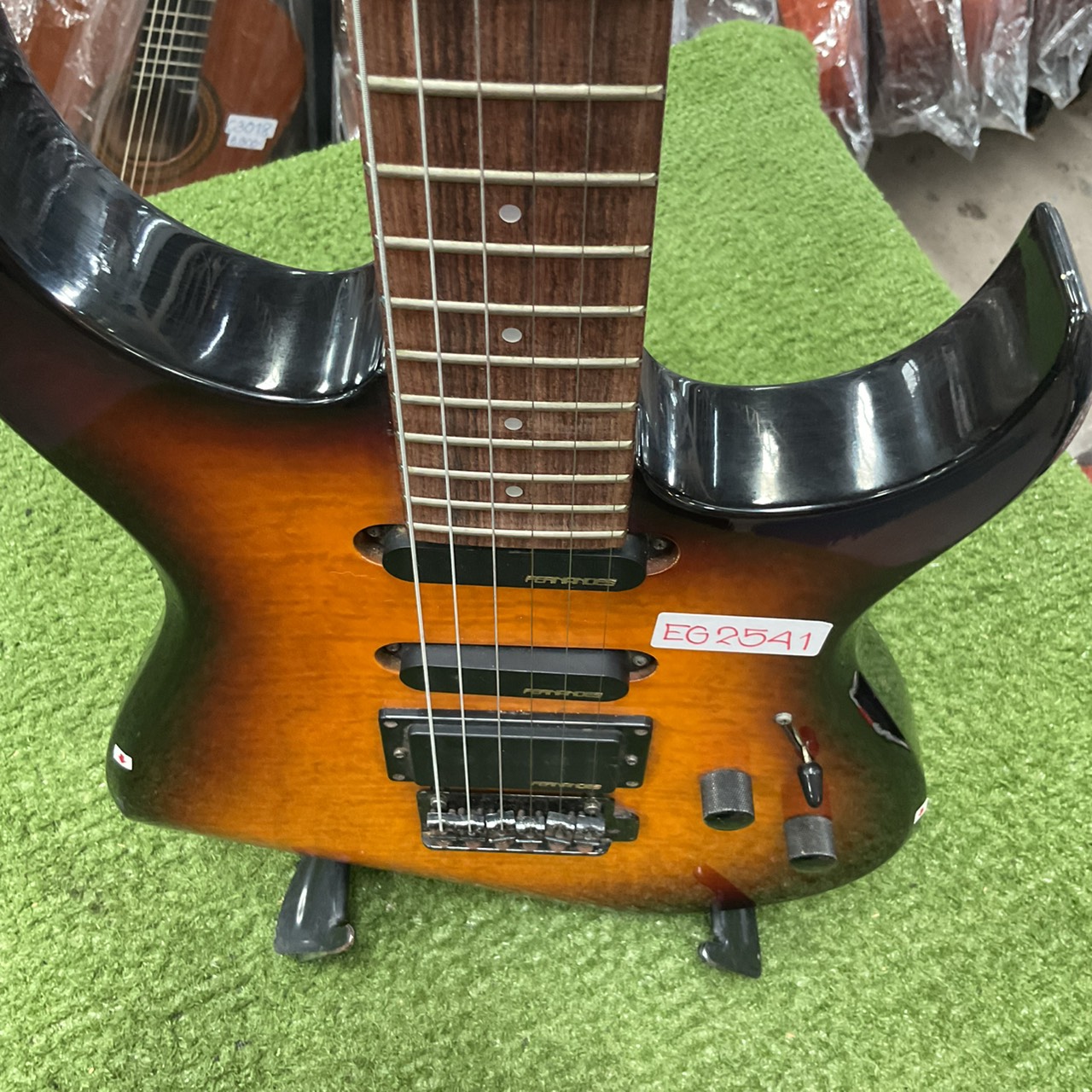 กีต้าร์ไฟฟ้า FERNANDES