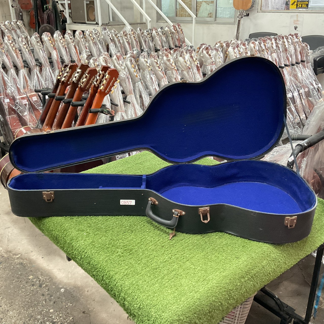กล่องเคสกีต้าร์คลาสสิค