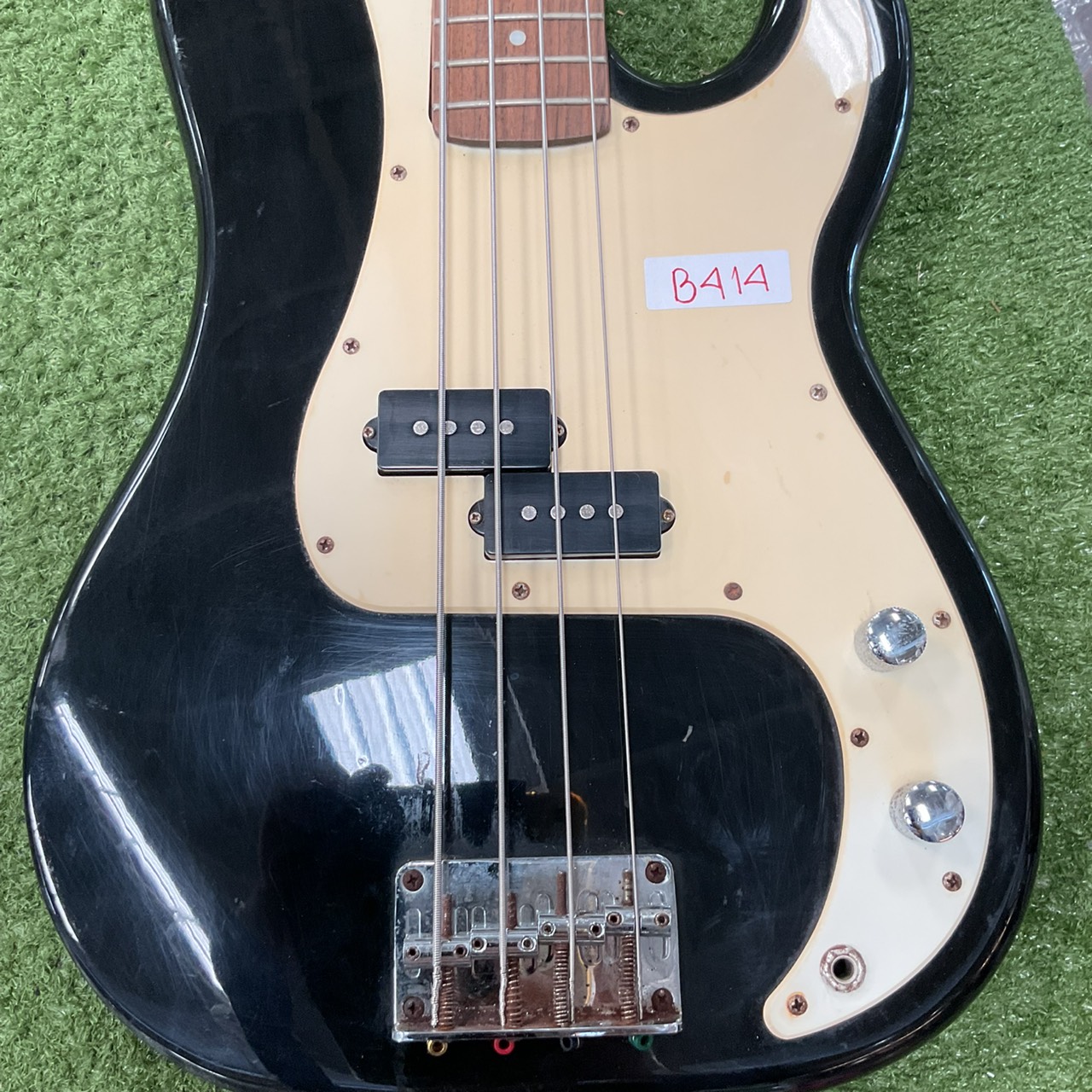 กีต้าร์เบส BUSKER'S