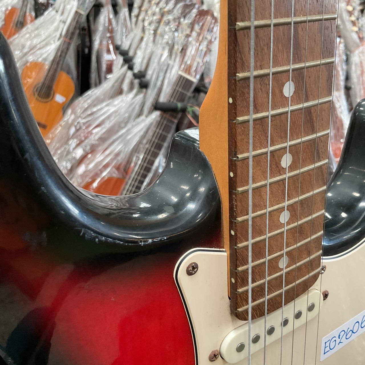 กีต้าร์ไฟฟ้า Mavis