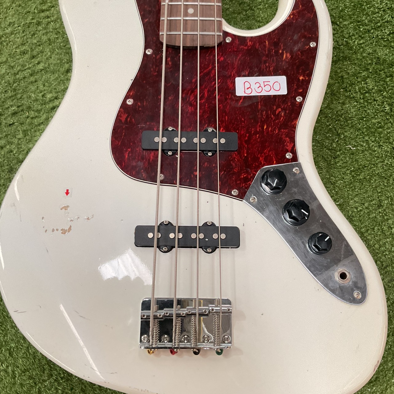 กีต้าร์เบส Mavis