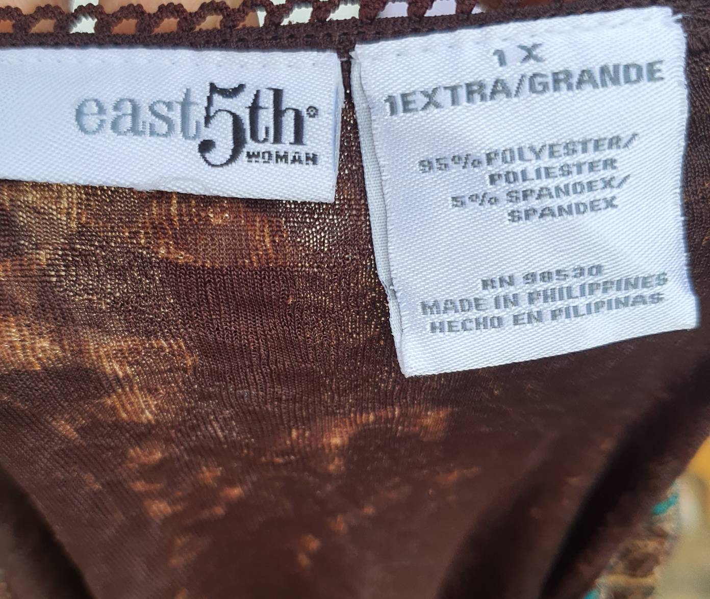 FF03624 เสื้อผ้ามือสอง สีน้ำตาล แบรนด์ East5th อก 40-45 นิ้ว