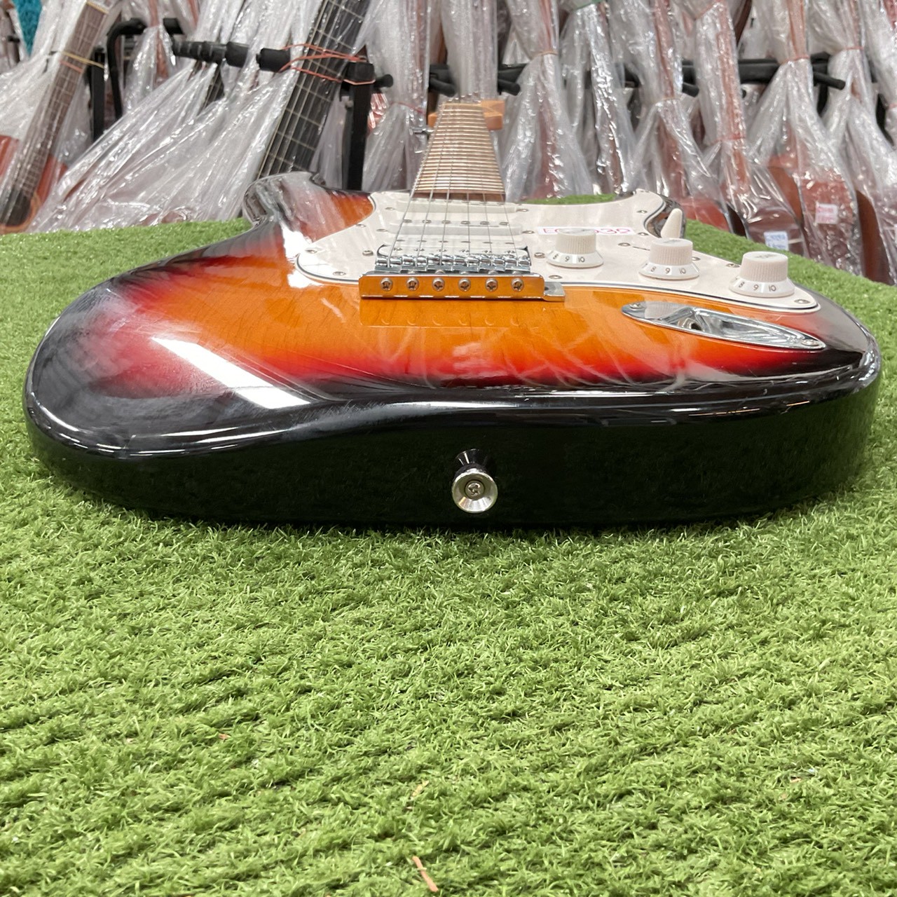 กีต้าร์ไฟฟ้า R D R