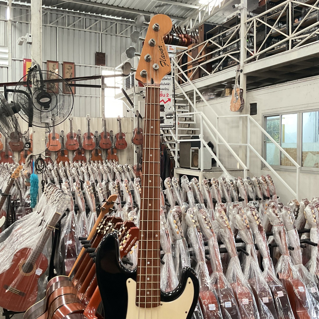 กีต้าร์เบส Flavor