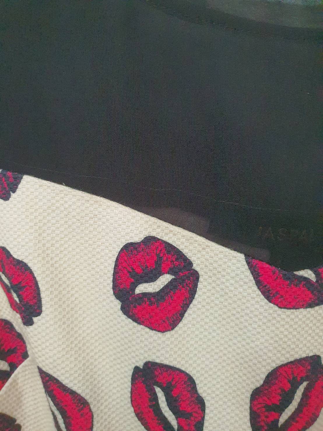 FF06476 เสื้อผ้ามือสอง สวยๆ อก 32 นิ้ว