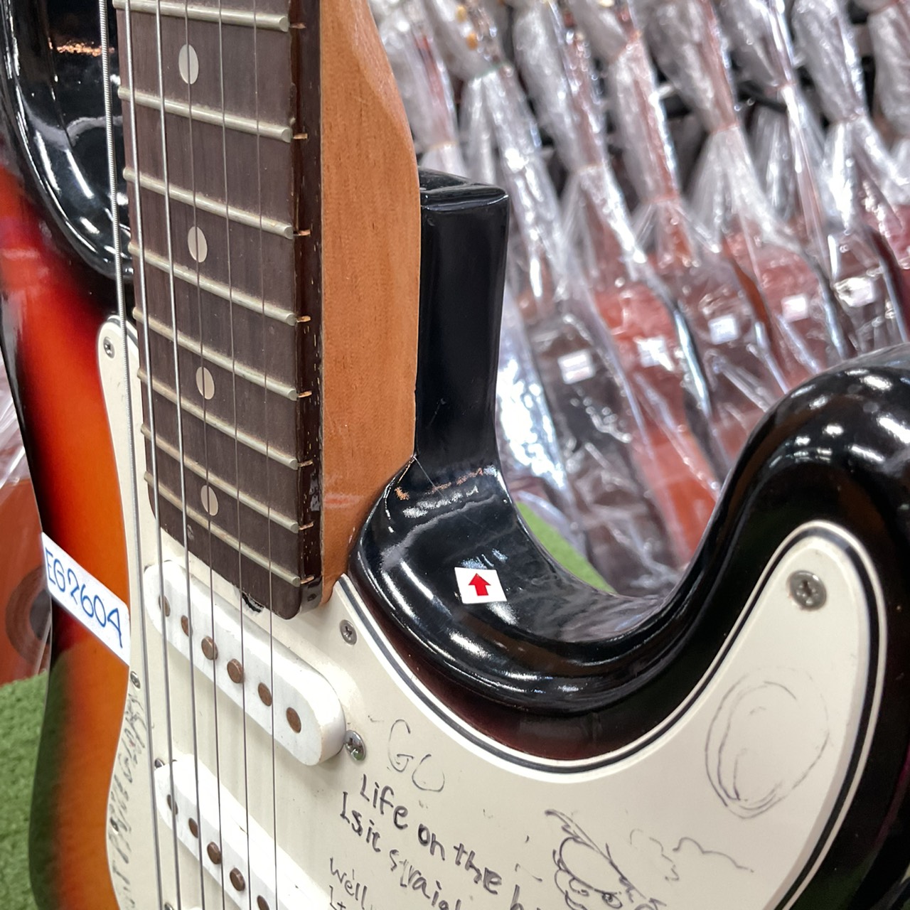 กีต้าร์ไฟฟ้า HOLLY : SPLENDOR