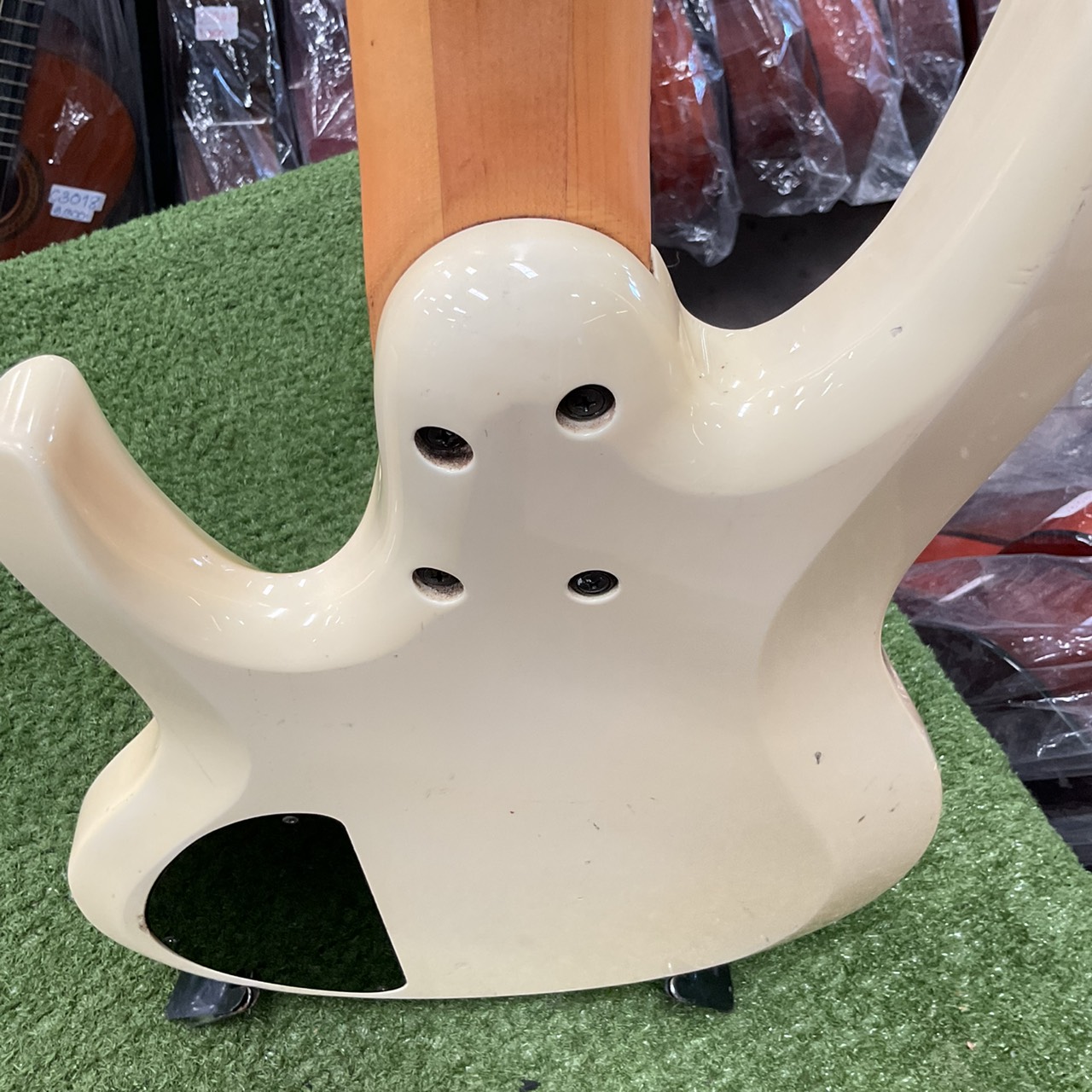 กีต้าร์เบส EDWARDS