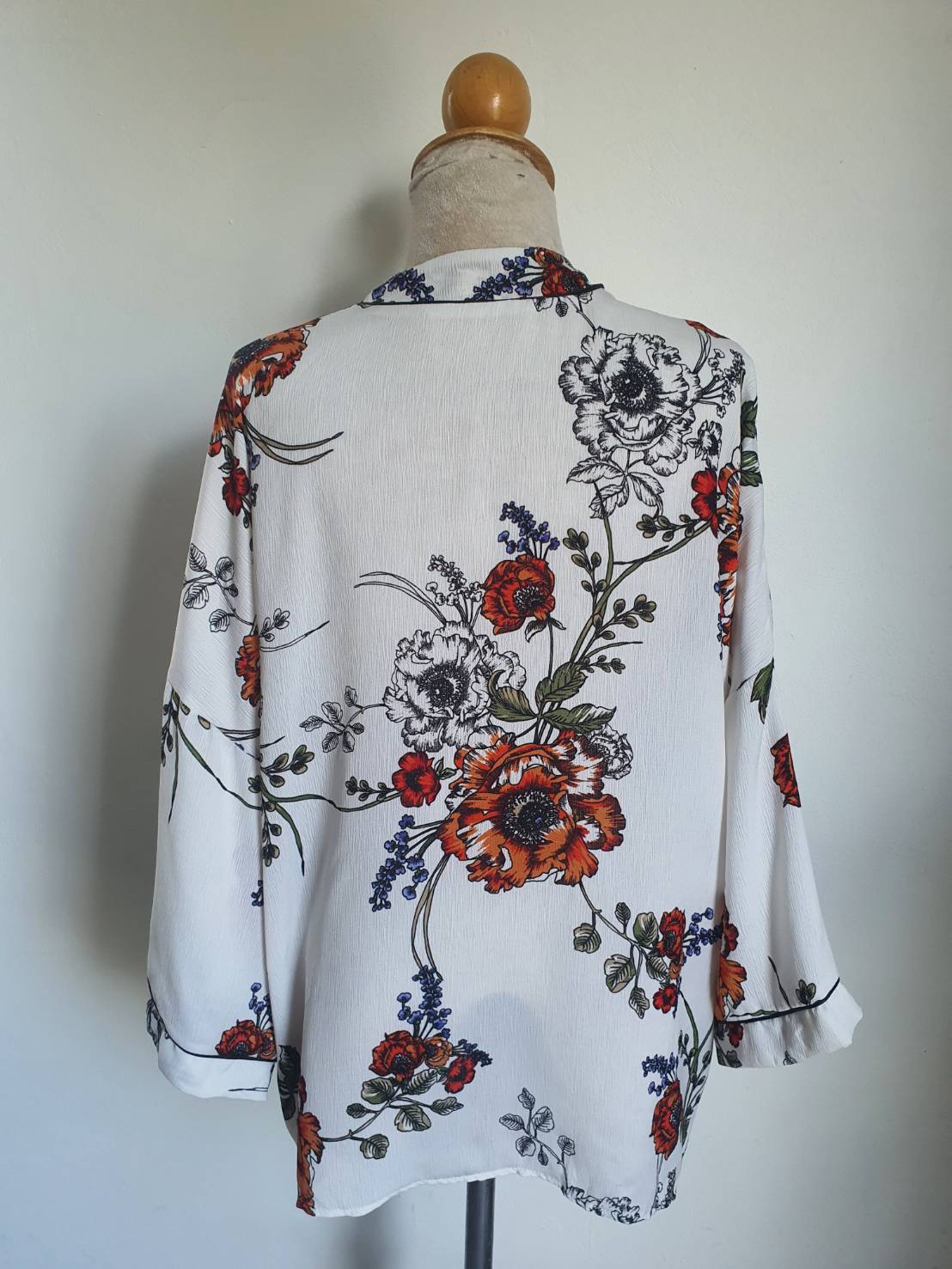 FF05371 เสื้อคลุมมือสอง ลายดอกไม้ แบรนด์ Liberty Love