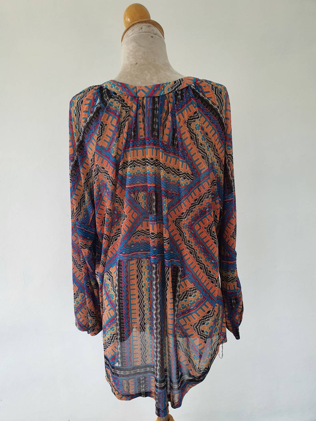 FF04242 เสื้อผ้ามือสอง หลากสี แบรนด์ URBAN MANGOZ อก free