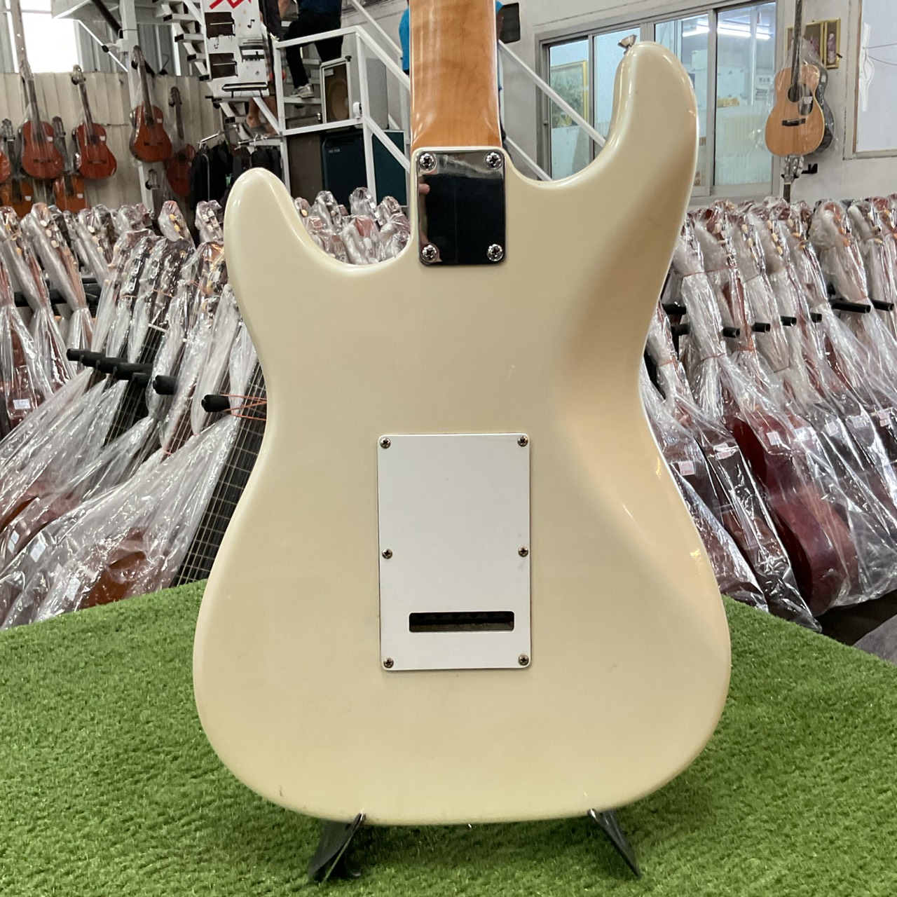 กีต้าร์ไฟฟ้า Mavis