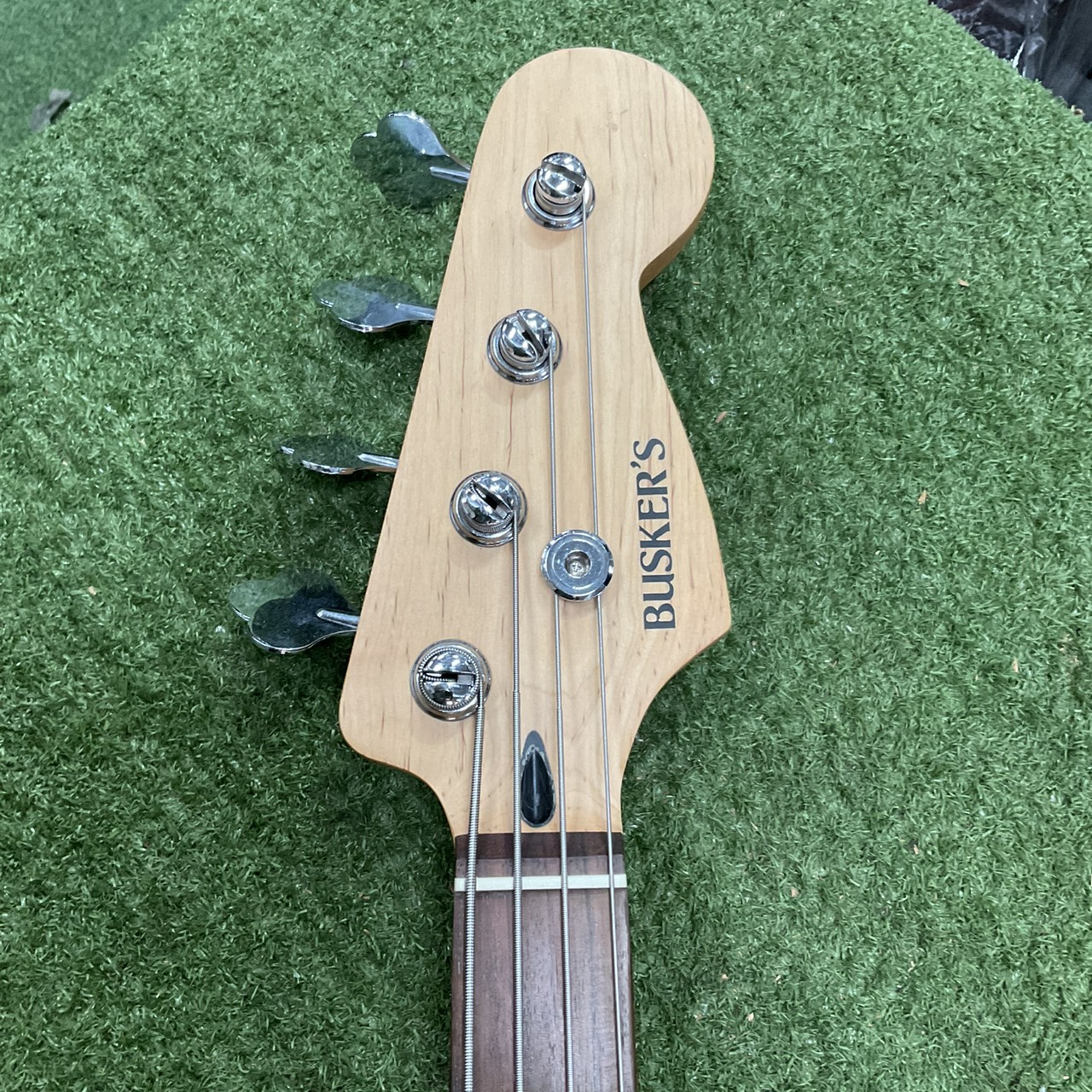 กีต้าร์เบส BUSKER'S