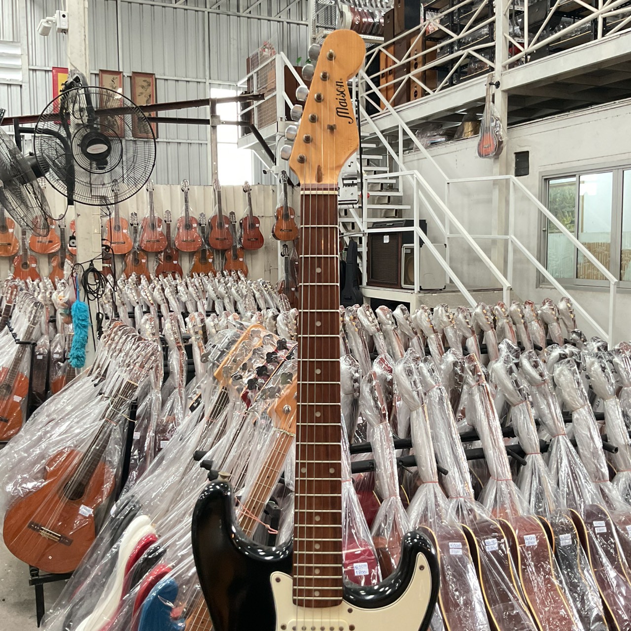 กีต้าร์ไฟฟ้า Maison