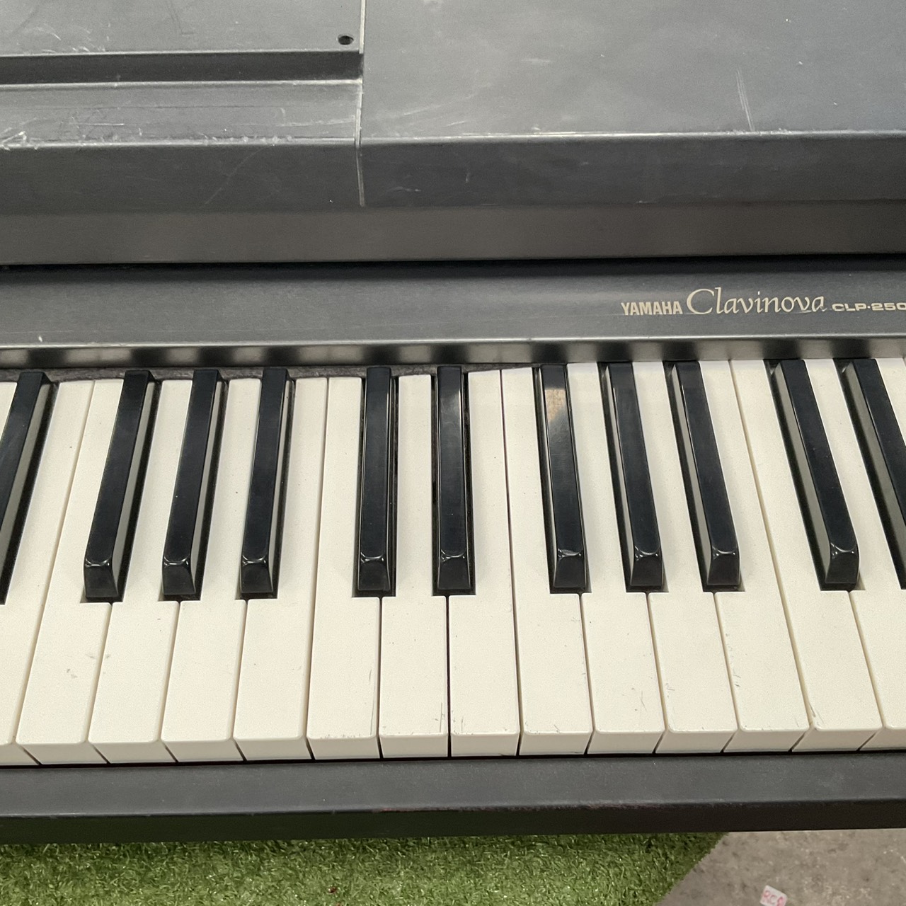 เปียโน YAMAHA : CLP-250 สินค้าไม่พร้อมใช้งาน (ต้องซ่อม)