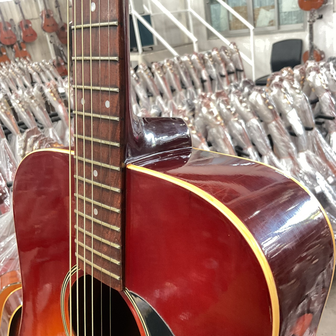 กีต้าร์โปร่ง Aria : ADW-80 VS