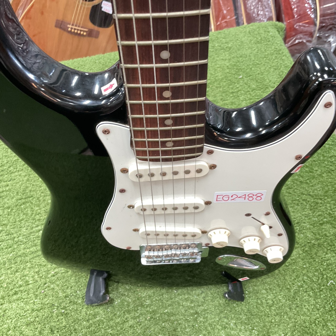 กีต้าร์ไฟฟ้า ยี่ห้อตามภาพ