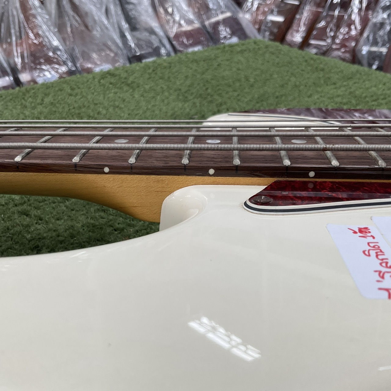 กีต้าร์เบส Legend